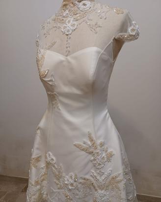 Stessi abito da sposa in tulle e perline