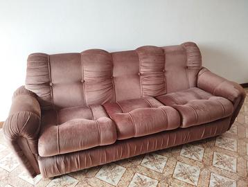 Divano tre posti con due poltrone