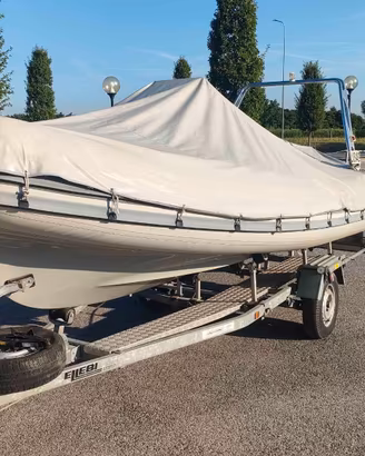 Gommone e carrello