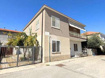 CASA SEMINDIPENDENTE A PESCARA