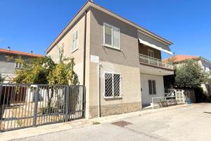 CASA SEMINDIPENDENTE A PESCARA
