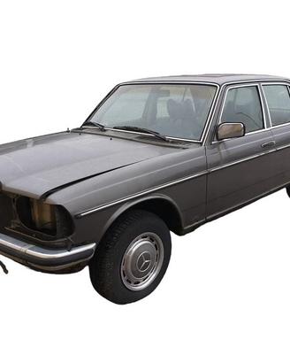 Mercedes W123 Berlina Demolita - Per Ricambi