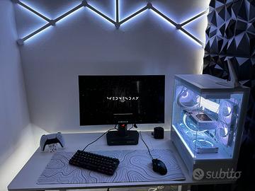 PC gaming Ryzen 7 9800X3D + RTX 5070, bianco, mini