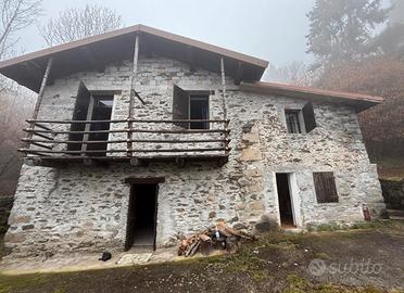 Baita nel bosco in Val Camonica a 1210m slm