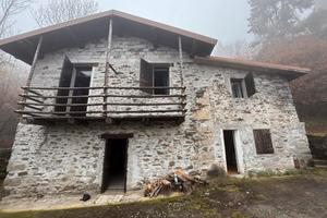 Baita nel bosco in Val Camonica a 1210m slm