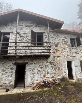 Baita nel bosco in Val Camonica a 1210m slm