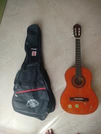 CHITARRA CLASSICA  ACCORDATA CON CUSTODIA A ZAINO 