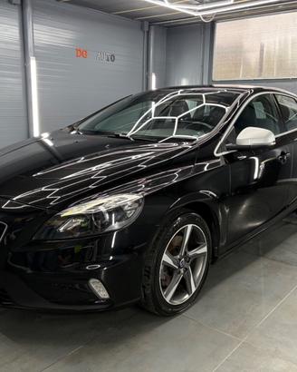 Volvo V40 D4 R-design Momentum