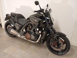 Yamaha vmax 1700 Vendita in Moto e scooter