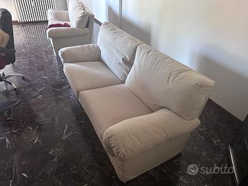 Due divani in tessuto completamente sfoderabili