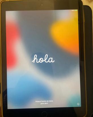 iPad (6ª generazione) Wi-Fi - 128 GB + cover
