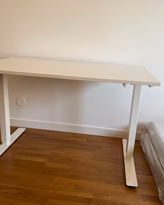 Scrivania Ikea regolabile in altezza TROTTEN