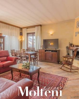 Villa di 290 m² con più di 5 locali e box auto dop