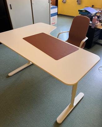 Scrivania e sedia Ikea
