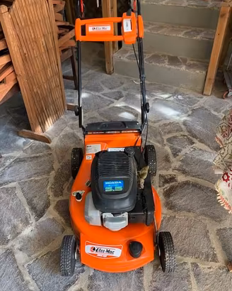 Tagliaerba a motore