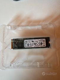 Toshiba SSD 512 GB + Micron SSD 256 GB