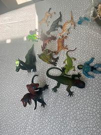 Dinosauri e mostri vari in plastica
