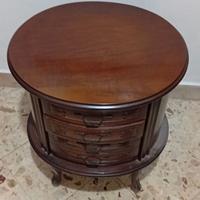 Tavolino con cassetti