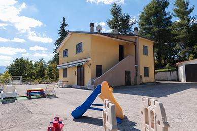 Montemarano| villa singola con piscina