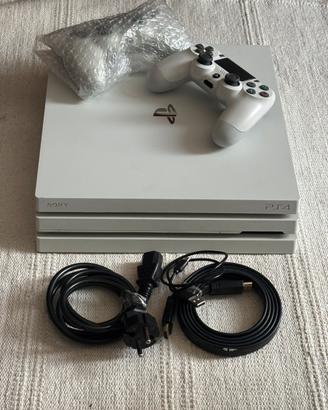 PlayStation 4 PRO 1TB white + 2 joystick e giochi