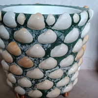 Vaso artigianale con conchiglie