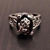 Anello Gotico con Rosa "Poison Ivy"