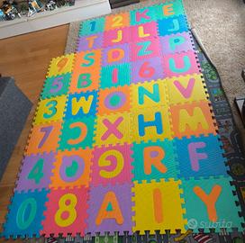 tappeto puzzle numeri e lettere 