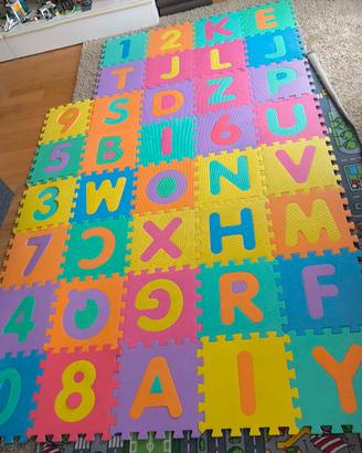 tappeto puzzle numeri e lettere 