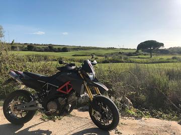 Aprilia dorsoduro 750 factory