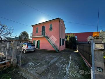 CASA INDIPENDENTE A CASTELNUOVO MAGRA