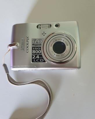 macchina fotografica NIKON  coolpix L11
