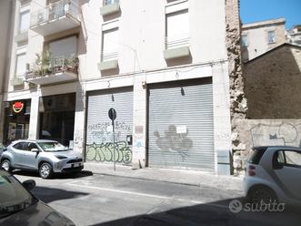 Via Mameli locale commerciale due vetrine