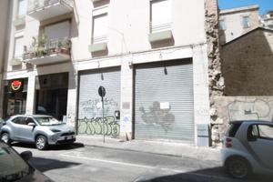 Via Mameli locale commerciale due vetrine