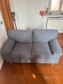 Divano 3 posti colore grigio scuro