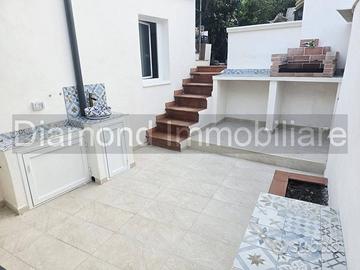 Casa singola con cortile a Torre Archirafi-Riposto