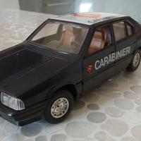 Burago 1/24 Alfa Romeo 33 Carabinieri 