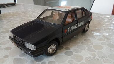 Burago 1/24 Alfa Romeo 33 Carabinieri 