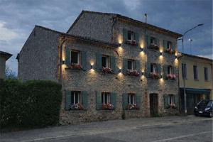 Casa ristrutturata con giardino