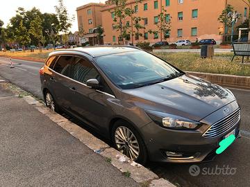 Ford Focus station wagon 