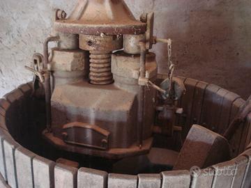 Torchio per spremitura vinacce e similari