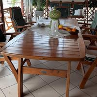 TAVOLO IN LEGNO CON 6 SEDIE E DONDOLO