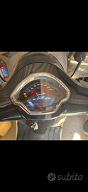 Vespa 300 gts hpe nera