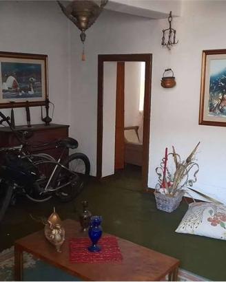 Palazzo / Stabile di 600 m² con più di 5 locali a 
