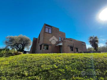 VILLA SINGOLA A CORNUDA