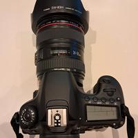 Obiettivo Canon 24-105 f4 e fotocamera 