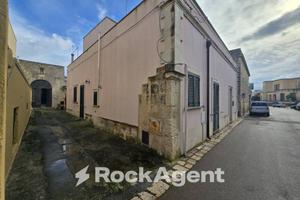 LOCALE DA RISTRUTTURARE CON ANNESSO TERRENO EDIFIC