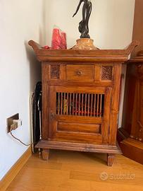 Mobiletto etnico in legno massello con intagli