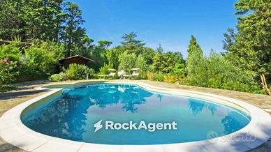Villa di 260 m² con più di 5 locali a Livorno