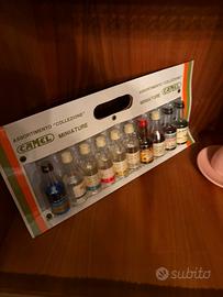 Bottigliette alcolici e bicchierini