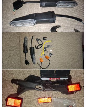PORTATARGA ORIGINALE CON LUCI KAWASAKI Z650 MY 24